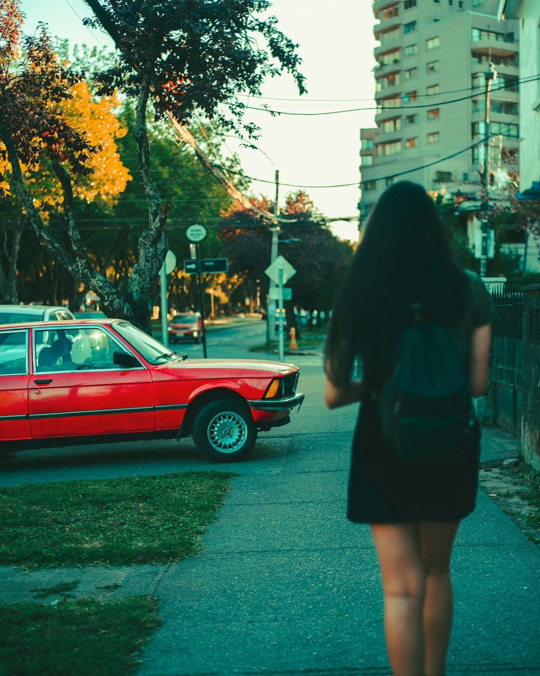 Chilean woman street photographer holding a camera